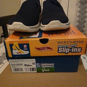 NAVY BLUE SKECHERS HANDS FREE SLIP-ON